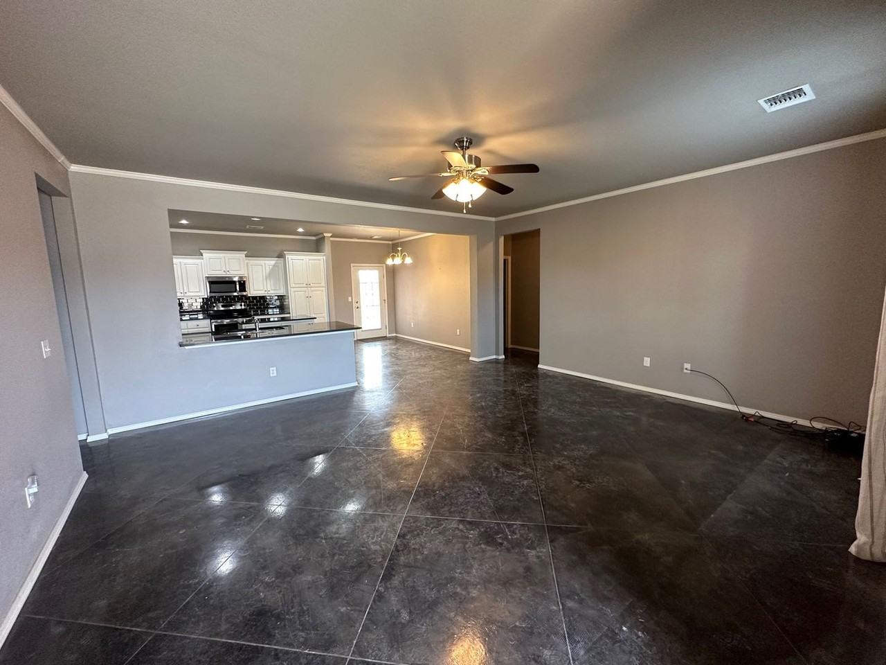 8001 Legacy Pkwy - Photo 2 of 16
