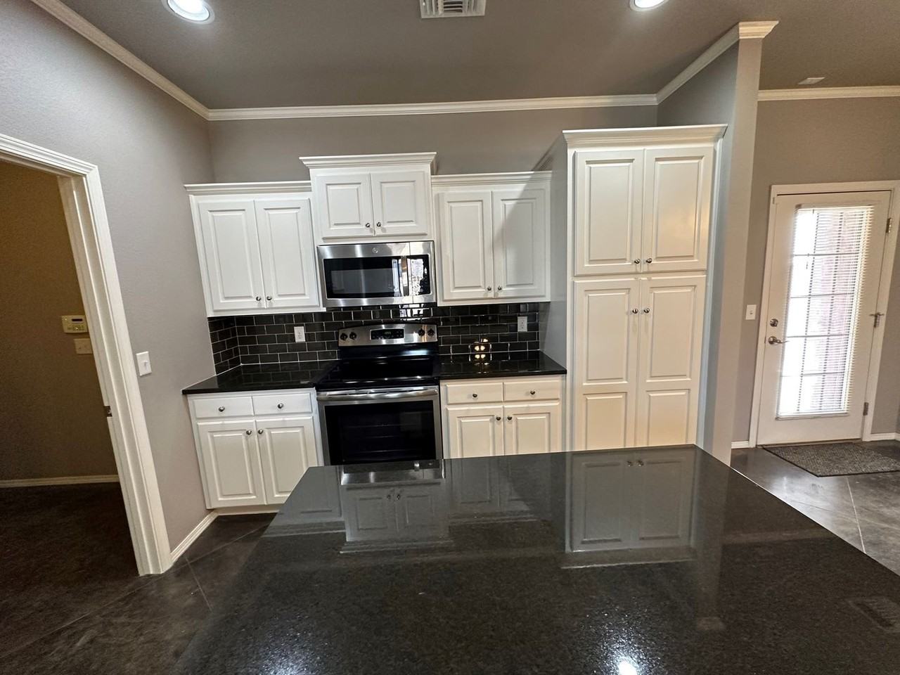 8001 Legacy Pkwy - Photo 3 of 16