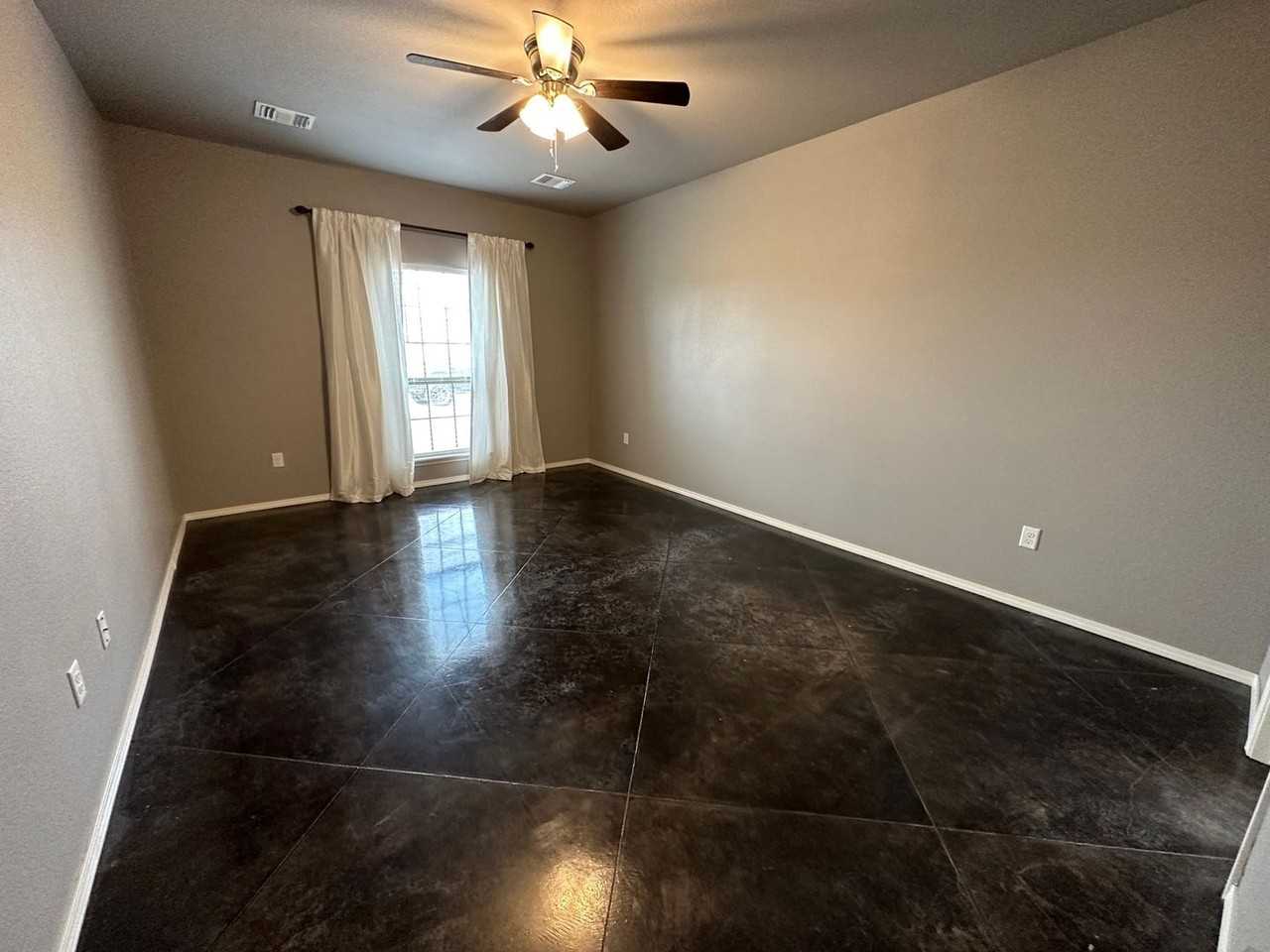 8001 Legacy Pkwy - Photo 6 of 16