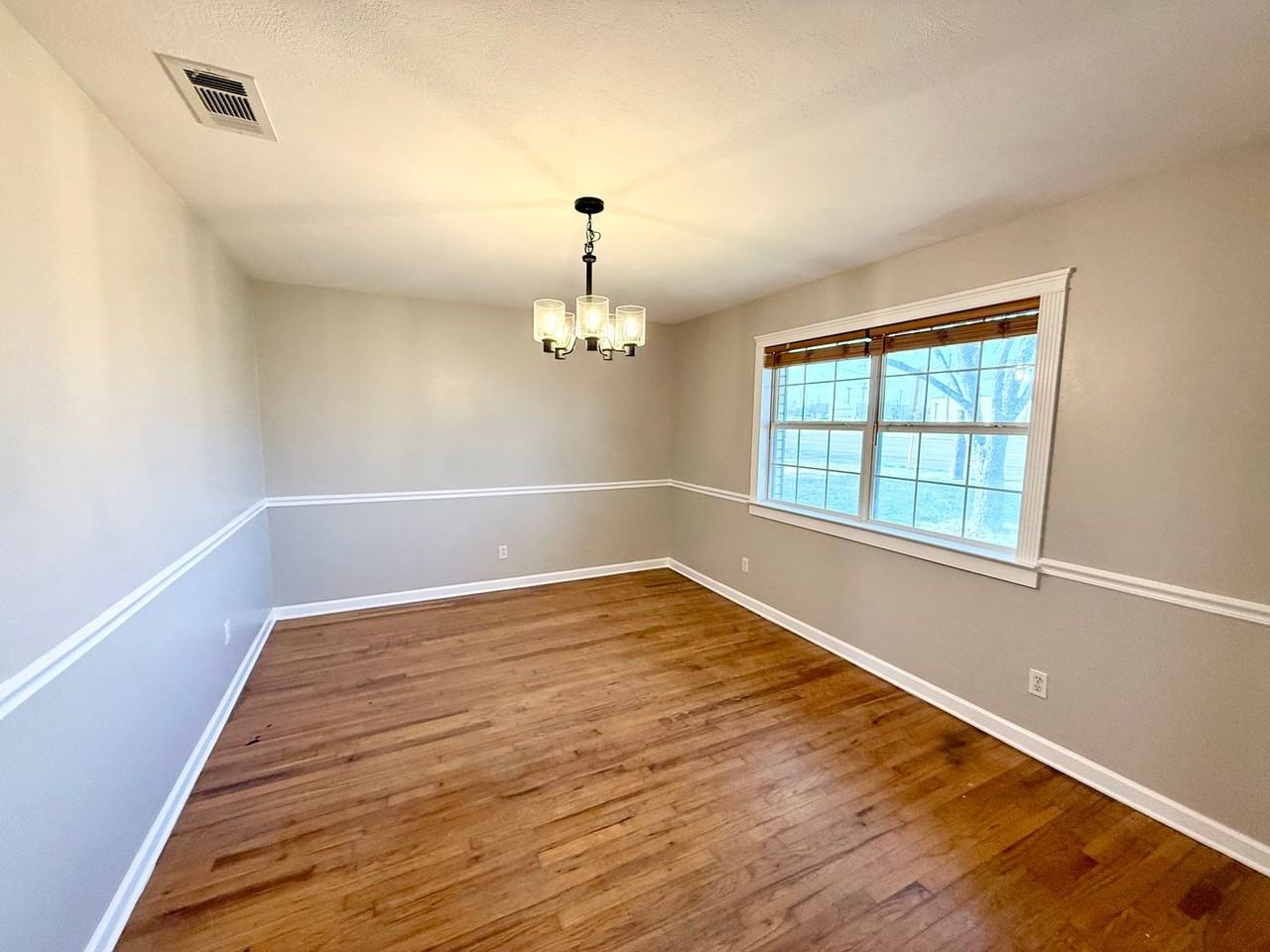 207 Estates Dr - Photo 2 of 19