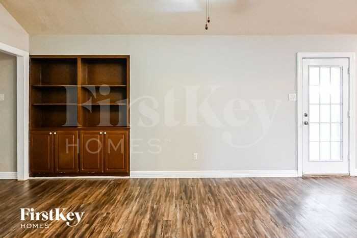 1206 Kitty St - Photo 3 of 16