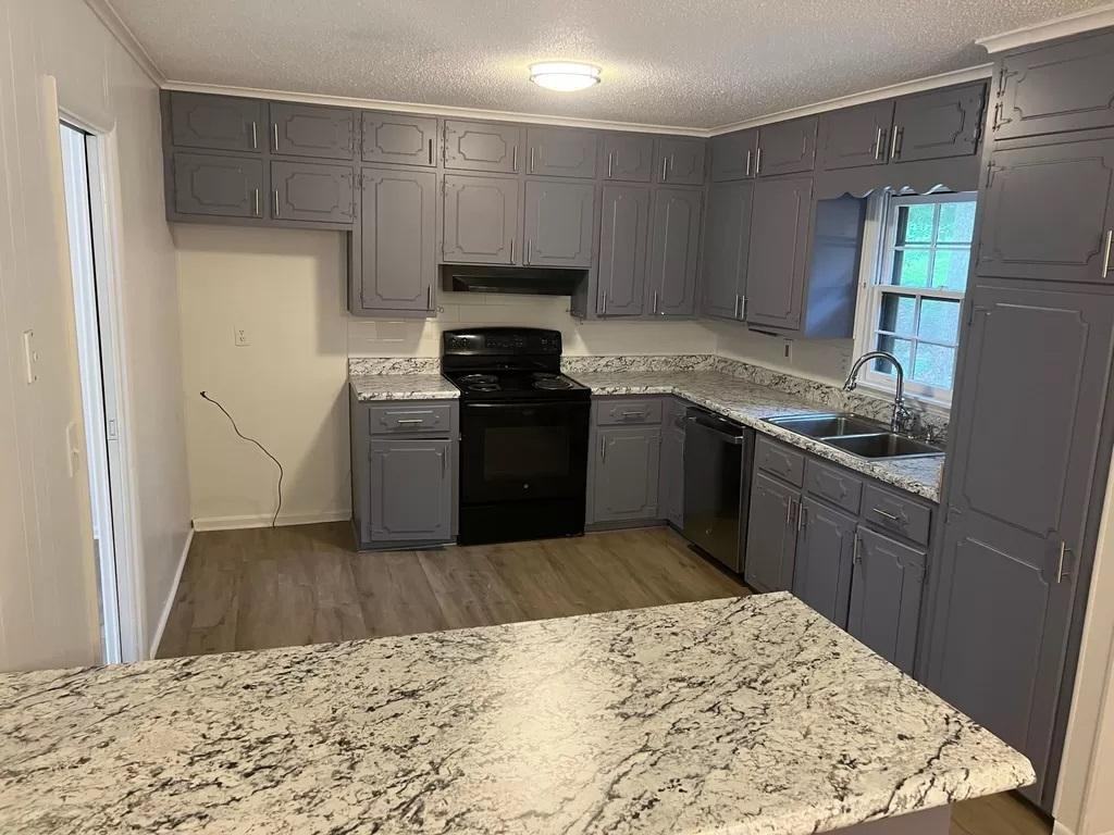 913 Sun Valley Rd - Photo 6 of 12