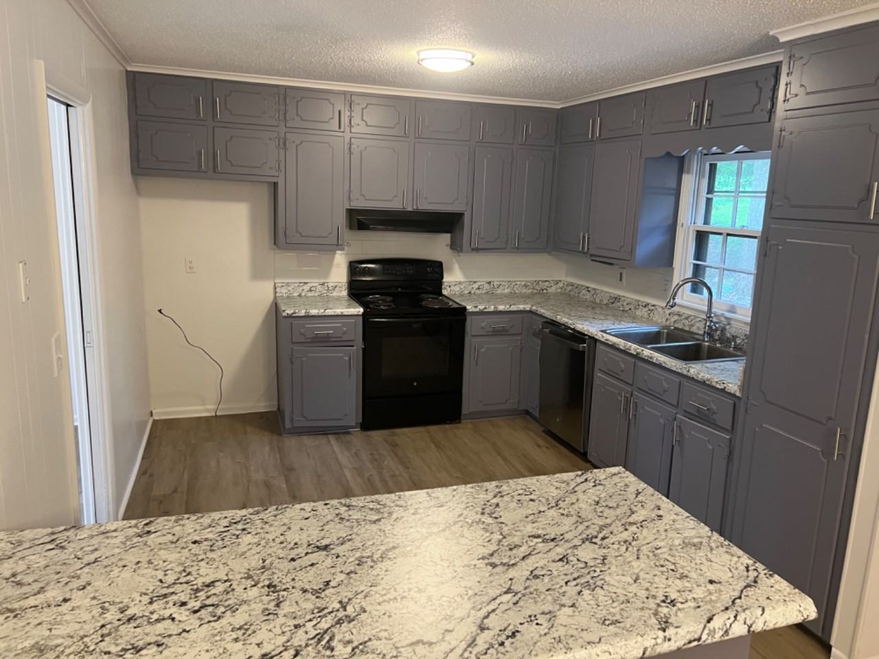 913 Sun Valley Rd - Photo 7 of 12