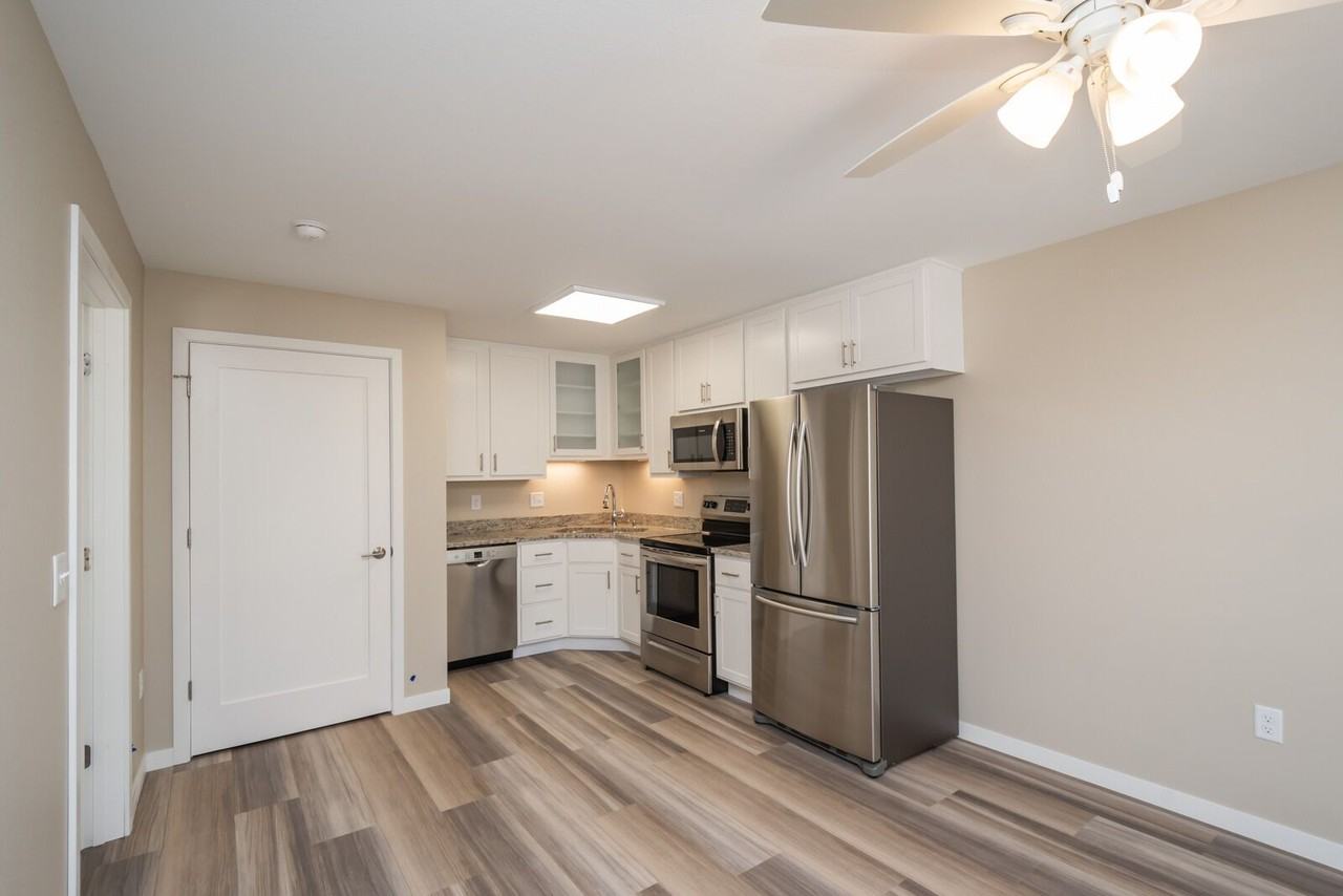 199 6th St #18 - Photo 3 of 15