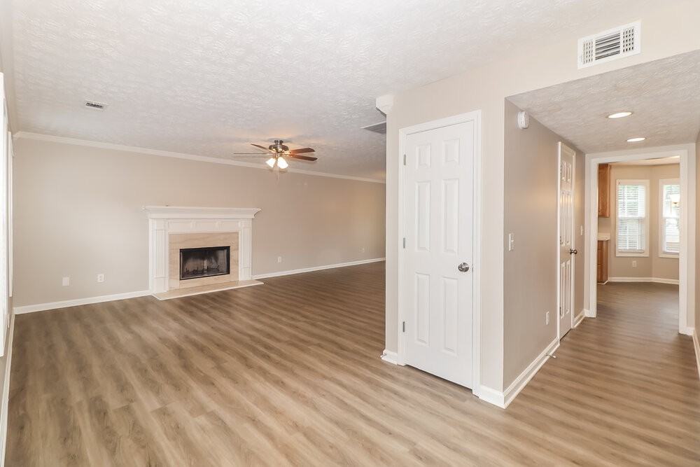 471 Clearwater Way - Photo 4 of 17