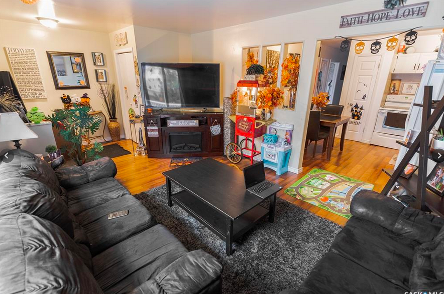 536 Saint John Street - Photo 3 of 16