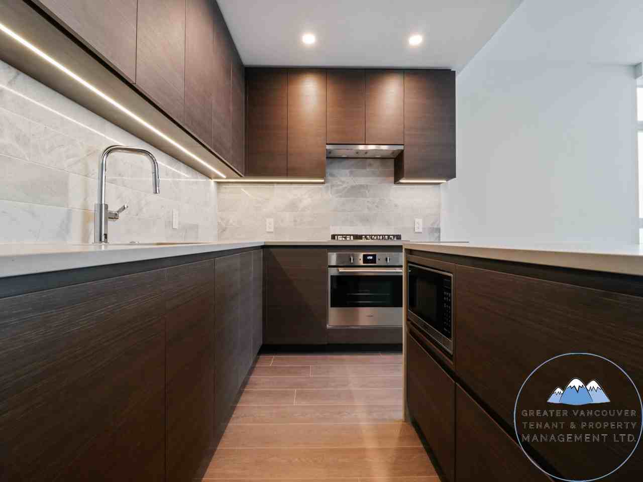 2186 Gilmore Ave - Photo 3 of 31