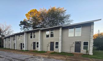 featured image of 211 S Poplar St