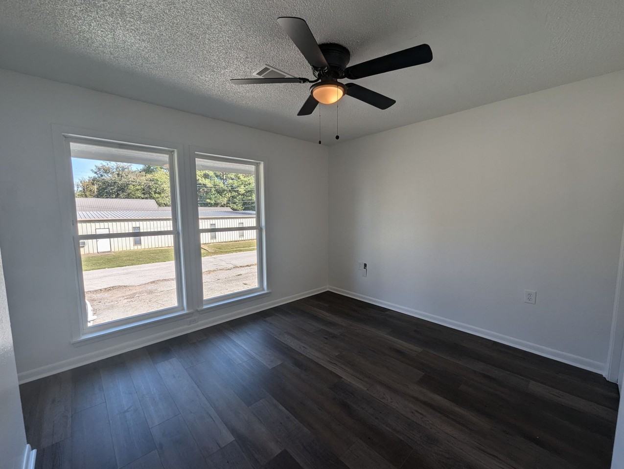 201 S Poplar St - Photo 7 of 26