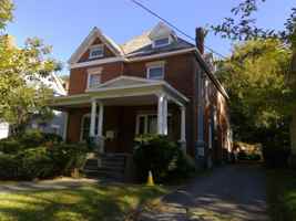 featured image of 433 E Maxwell St