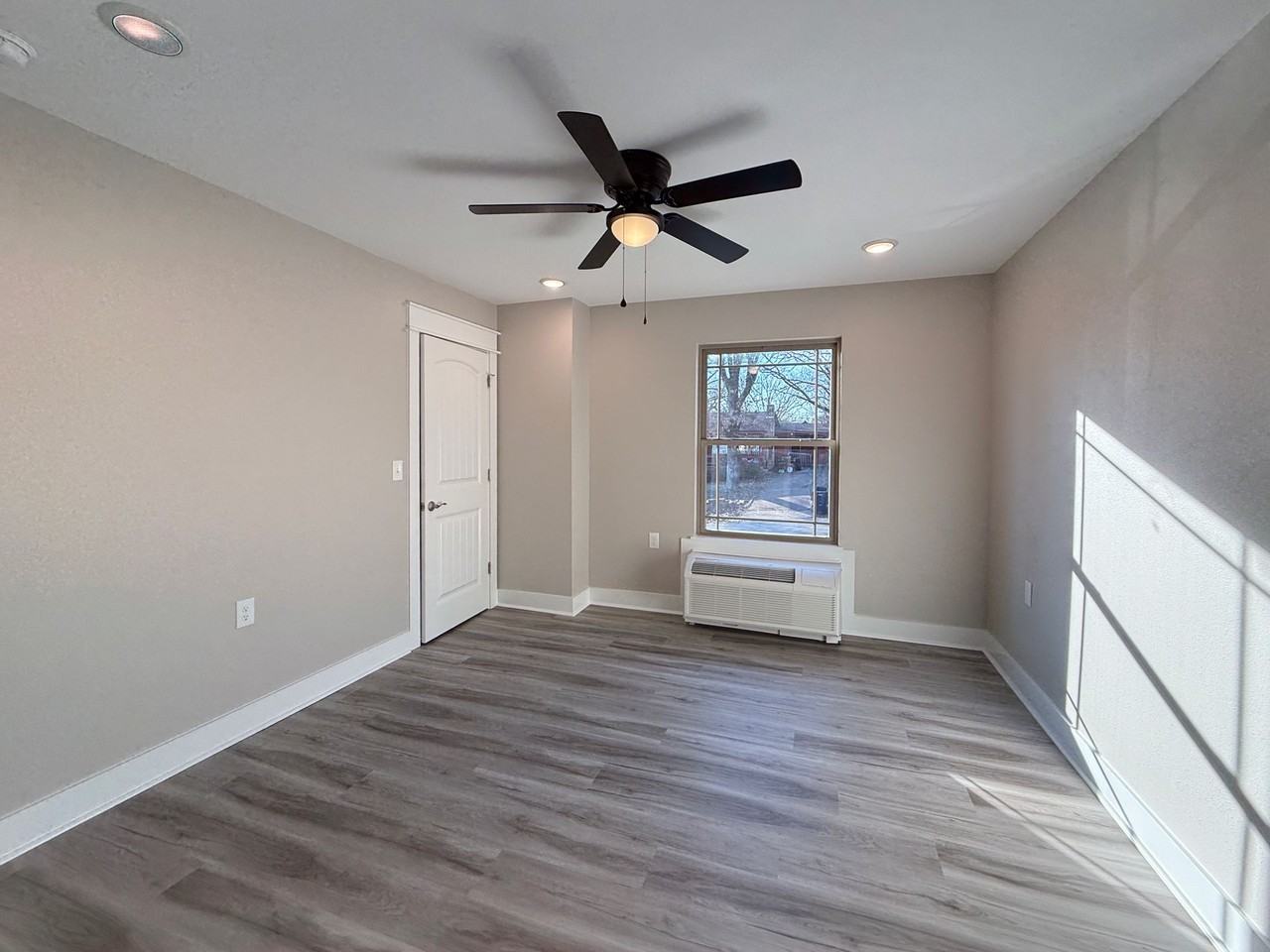 877 23rd St - Photo 7 of 27