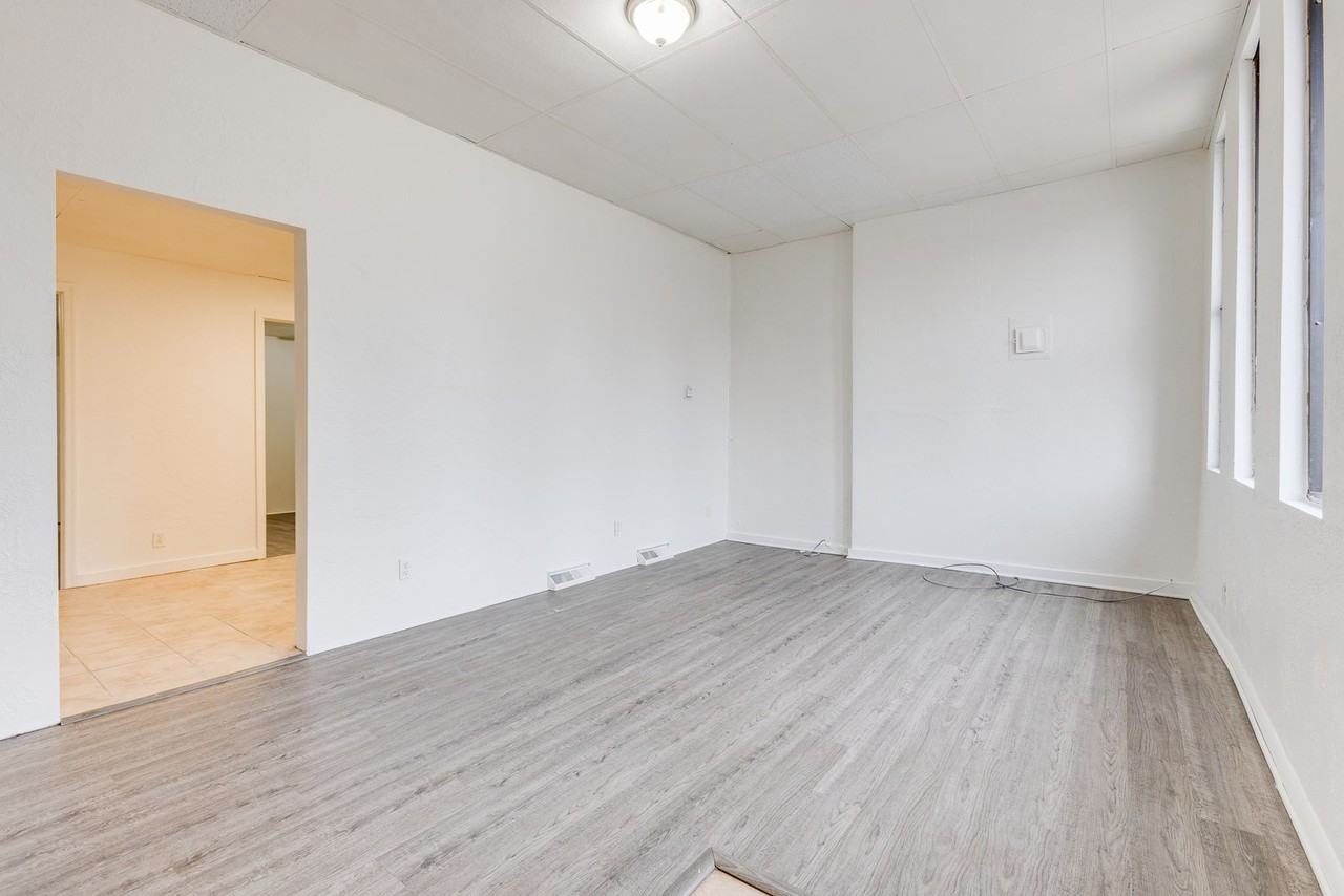 01 - 705 Brownsville - Photo 2 of 37