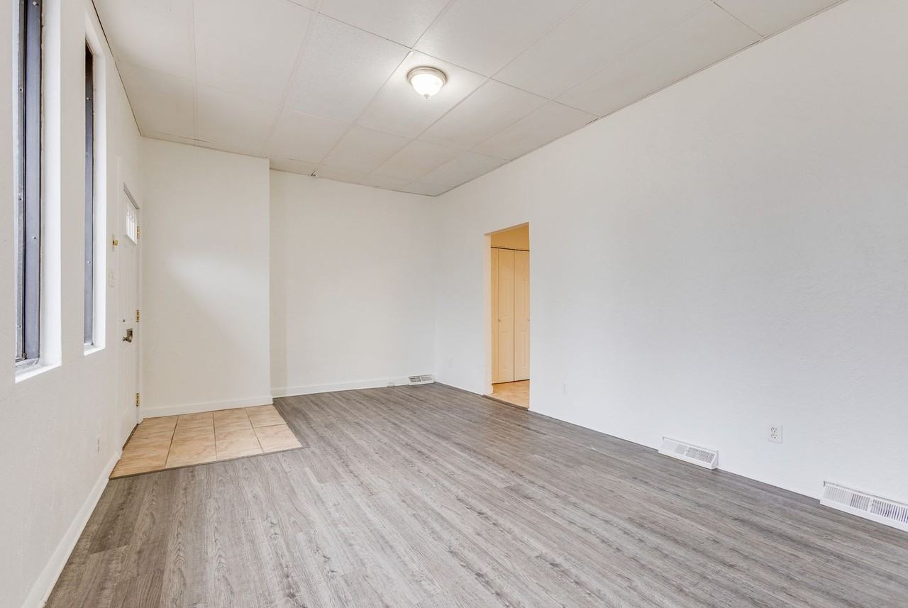 01 - 705 Brownsville - Photo 4 of 37