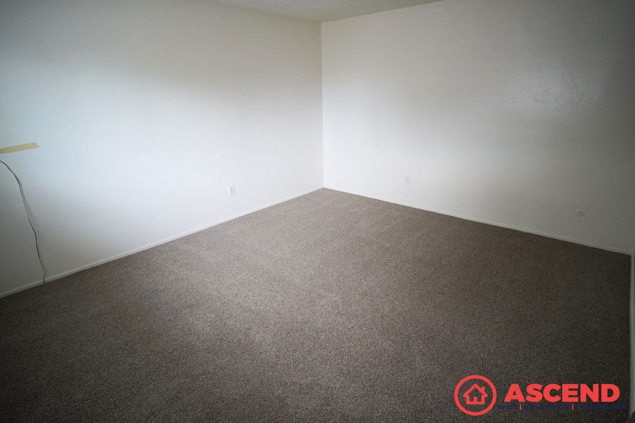 4200 Tretorn Ave - Photo 2 of 19