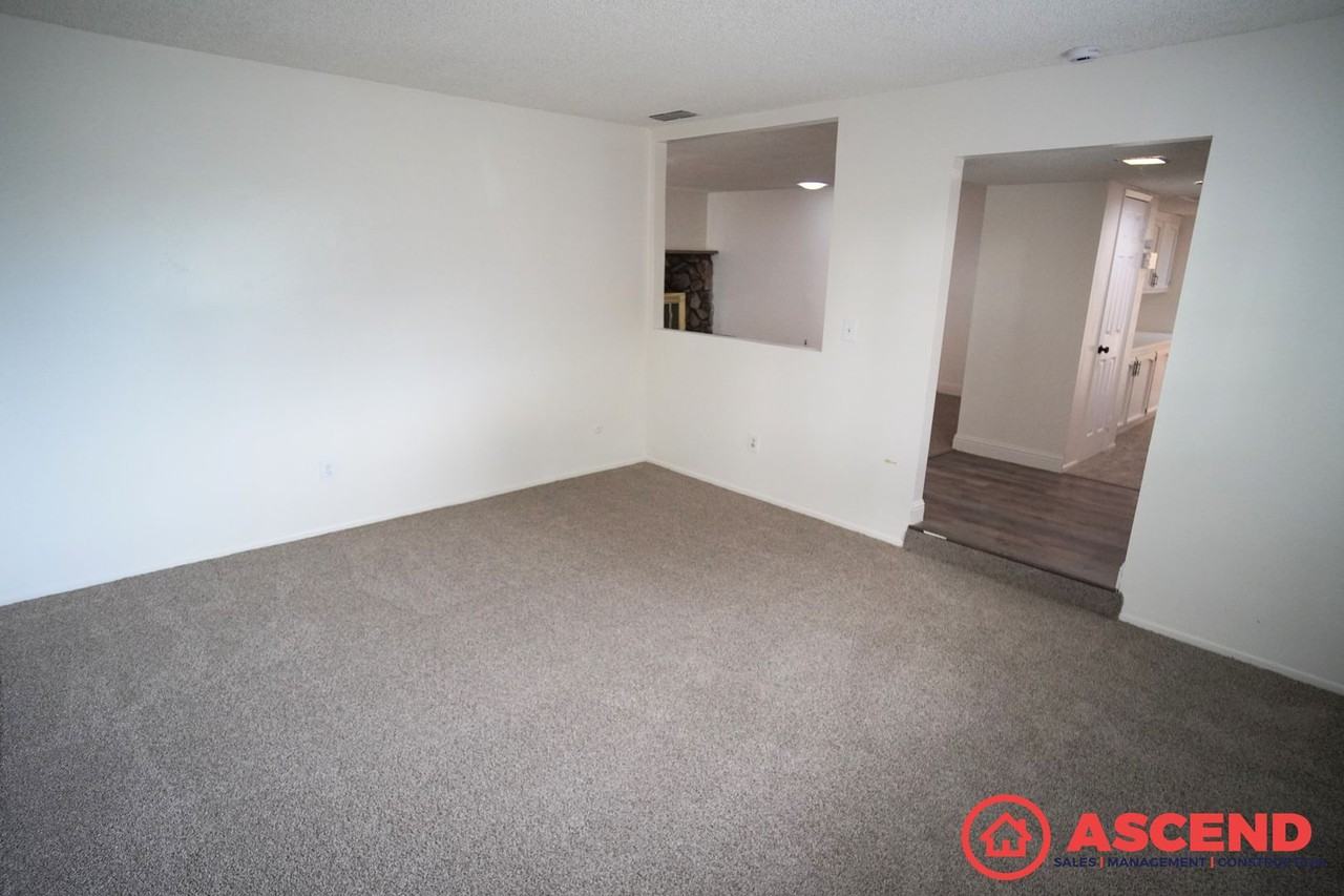 4200 Tretorn Ave - Photo 3 of 19