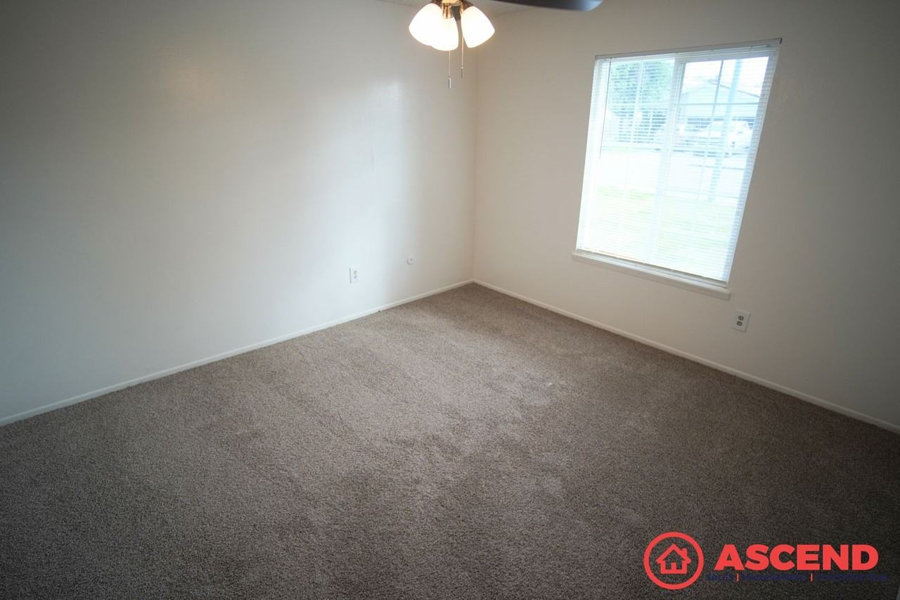 4200 Tretorn Ave - Photo 4 of 19