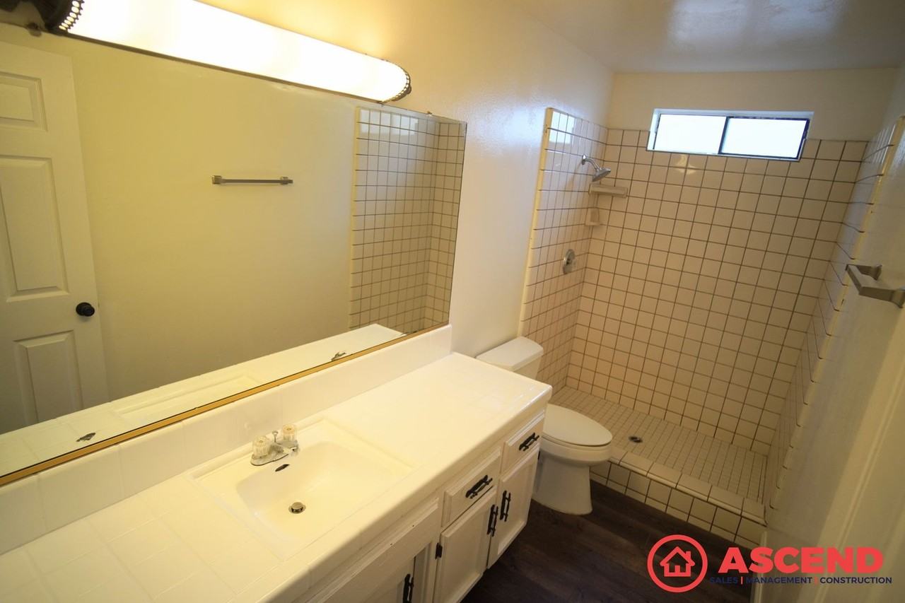 4200 Tretorn Ave - Photo 6 of 19