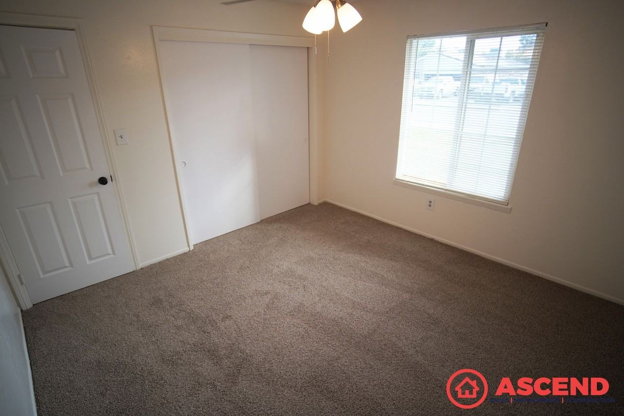 4200 Tretorn Ave - Photo 7 of 19