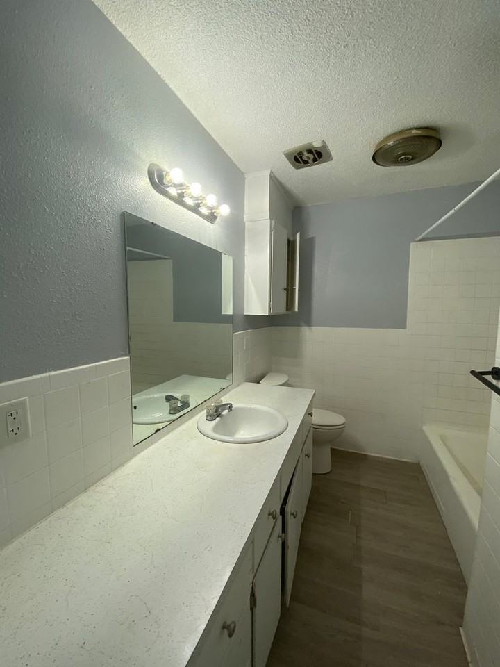 West Oaks Apartments - Photo 7 of 14