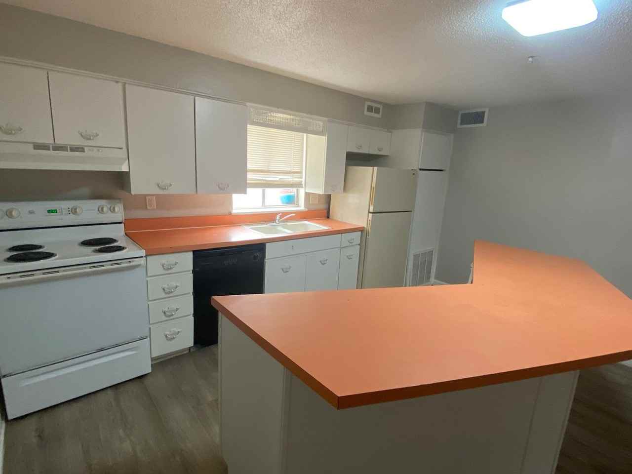 West Oaks Apartments - Photo 5 of 13