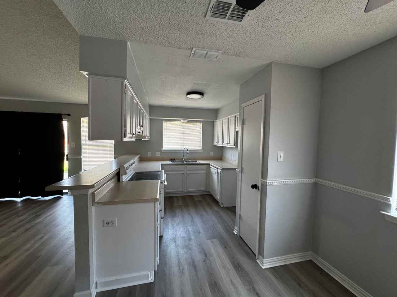 5728 Springtide Dr - Photo 4 of 8