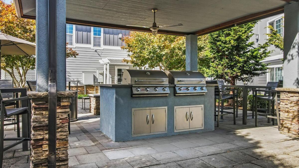 7531 Ne 18th St - Photo 6 of 20