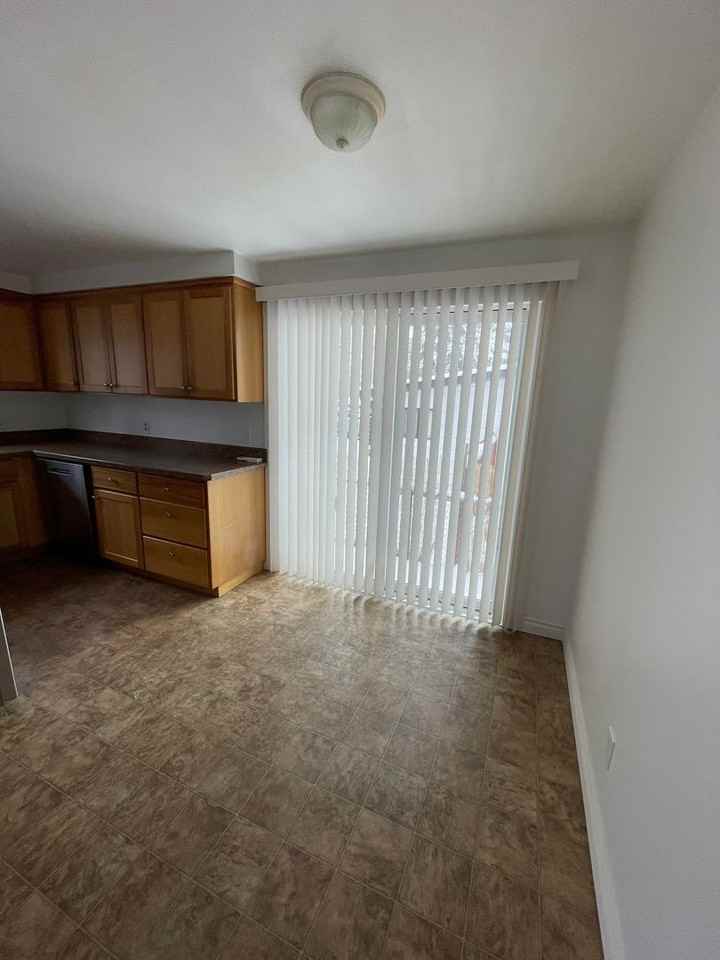 411 Se 4th St - Photo 3 of 10