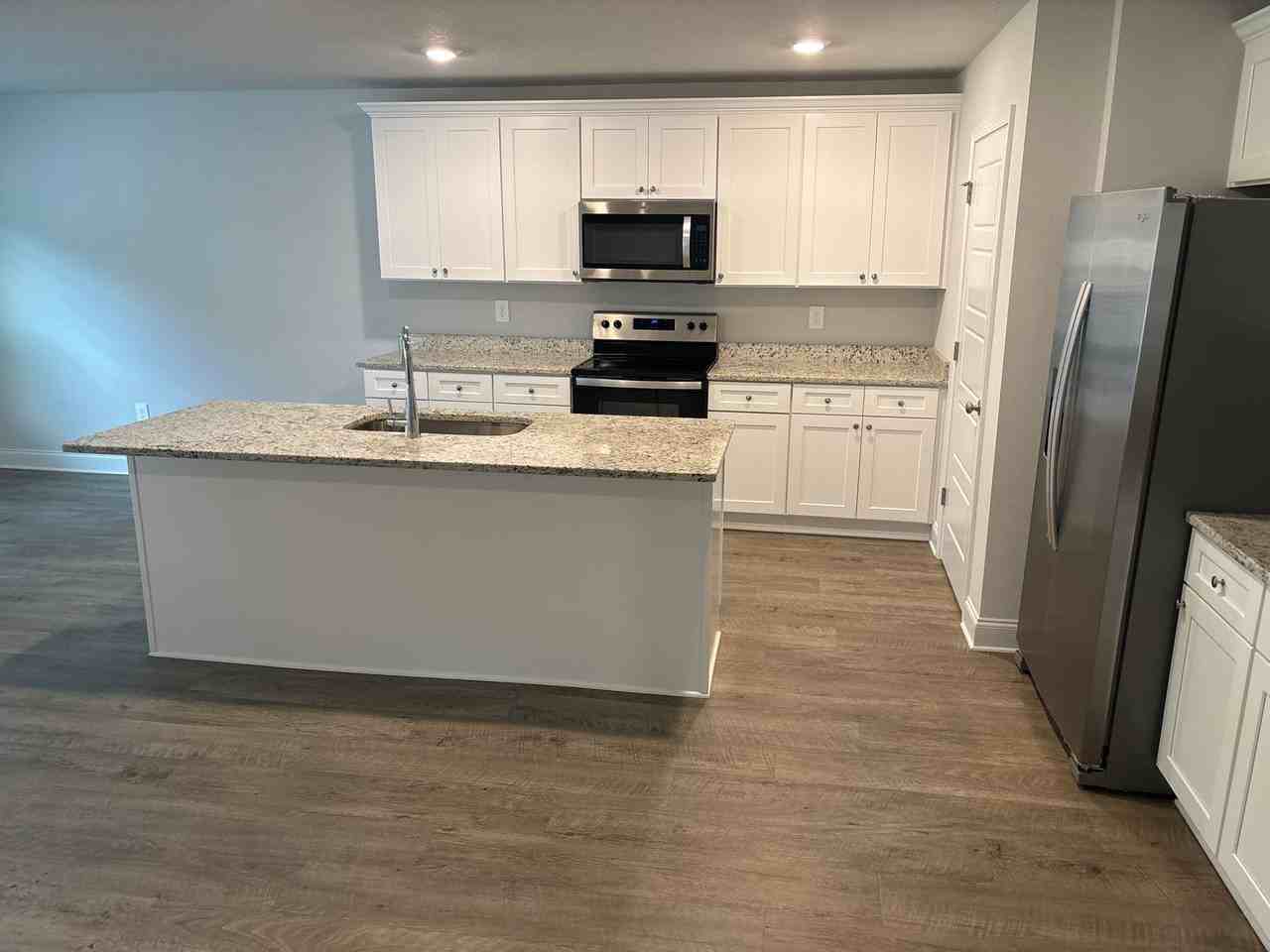 18058 Big Leaf Dr - Photo 3 of 15