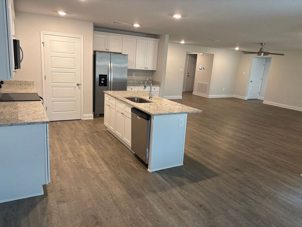 18058 Big Leaf Dr - Photo 4 of 15