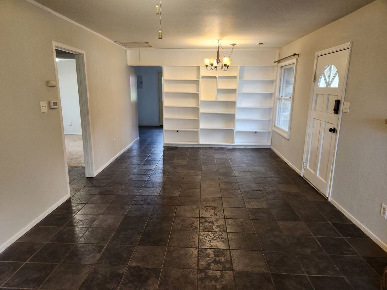560 Landis Cir - Photo 3 of 12