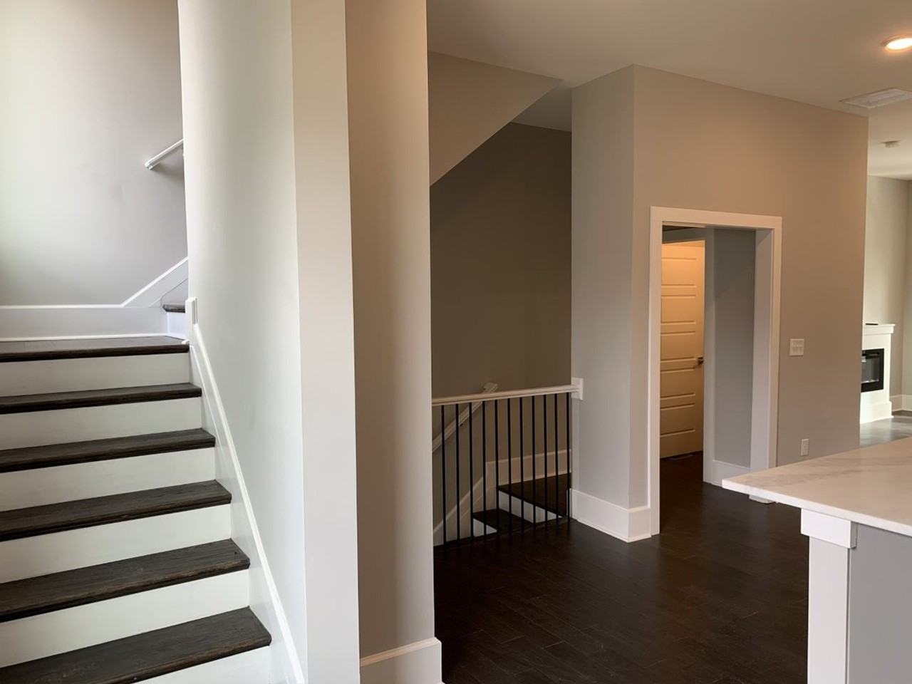 456 Parkway Dr Ne #9 - Photo 3 of 35