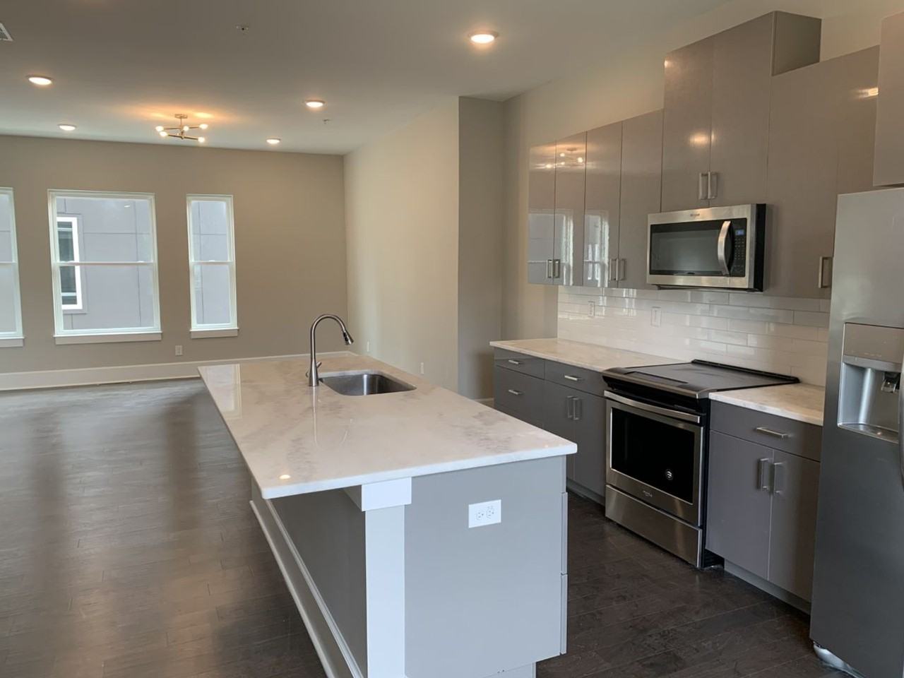 456 Parkway Dr Ne #9 - Photo 5 of 35