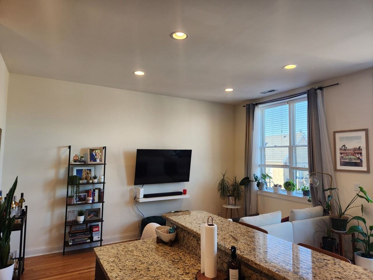 918 W Belmont Ave #405 - Photo 3 of 11