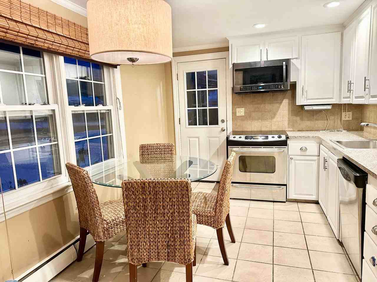 6 West Commonwealth Drive - Photo 2 of 28