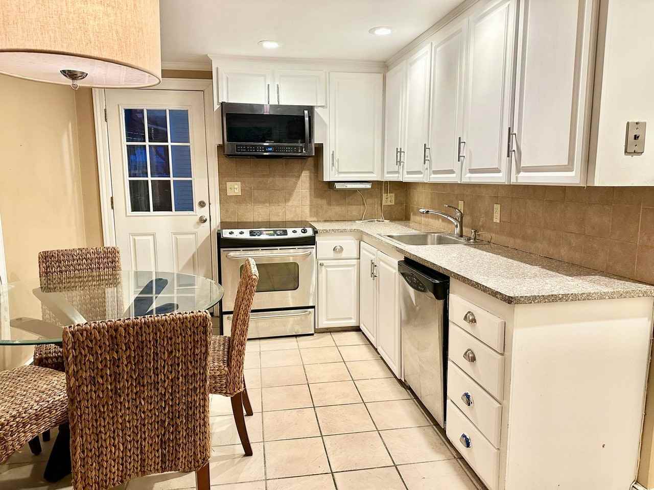 6 West Commonwealth Drive - Photo 3 of 28