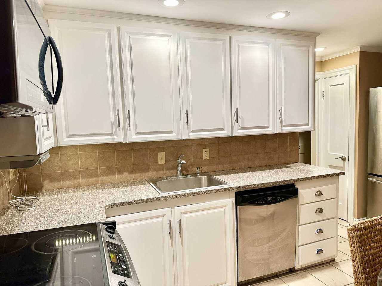 6 West Commonwealth Drive - Photo 5 of 28