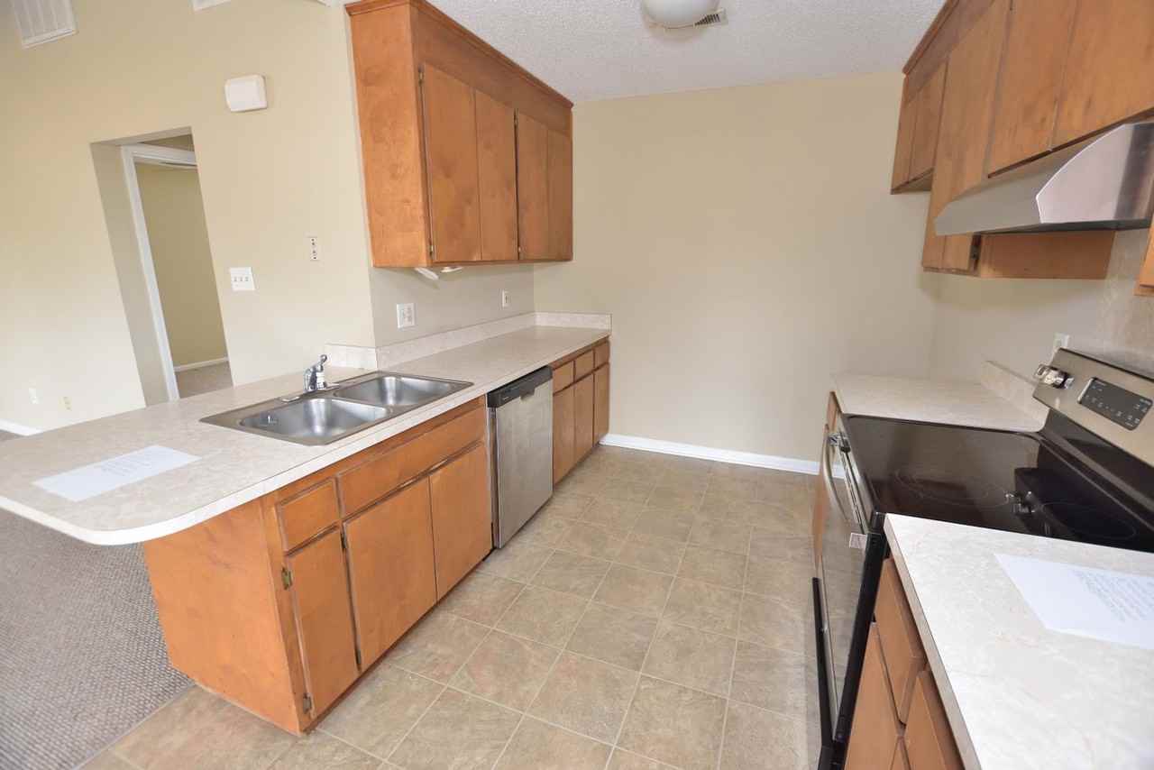 1035 E Washington St - Photo 4 of 17
