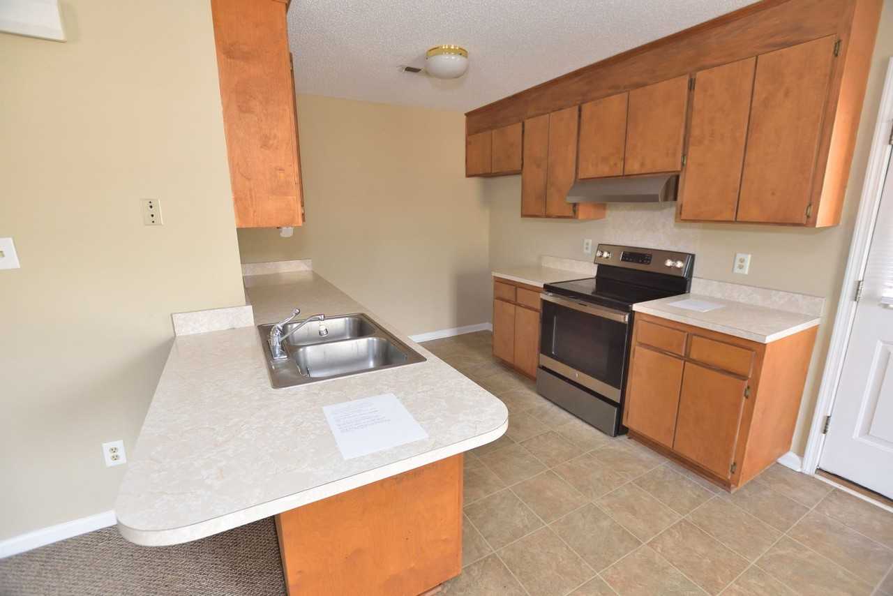 1035 E Washington St - Photo 5 of 17