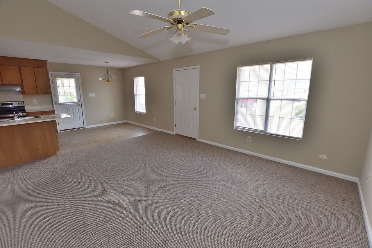 1035 E Washington St - Photo 6 of 17