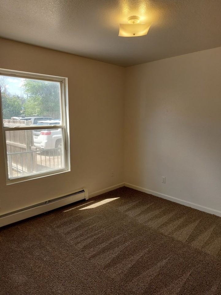 2115 9th Ave - Photo 4 of 16