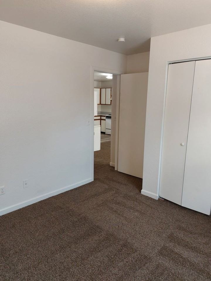 2115 9th Ave - Photo 5 of 16