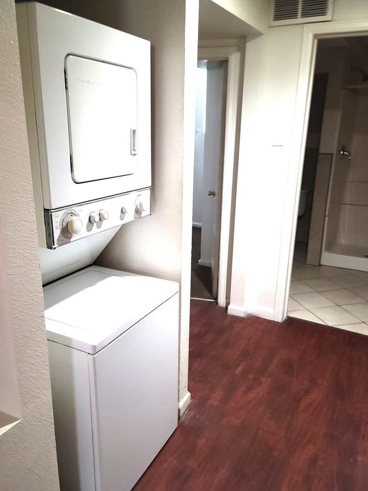 (1915 11th Ave) - Photo 6 of 9