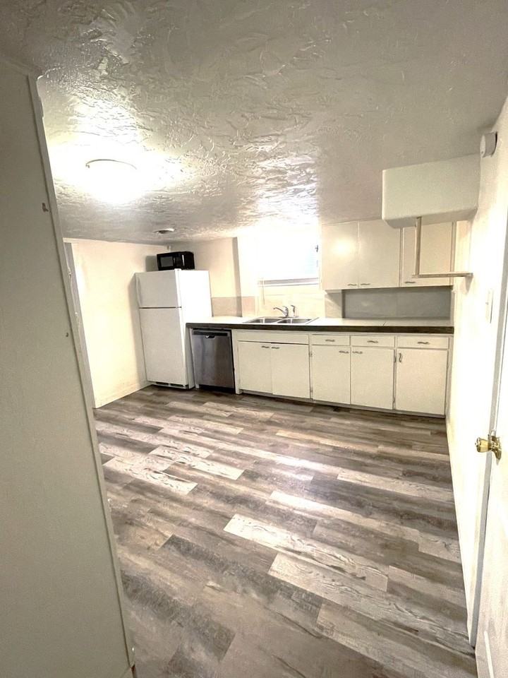(2001 9th Ave) - Photo 3 of 31