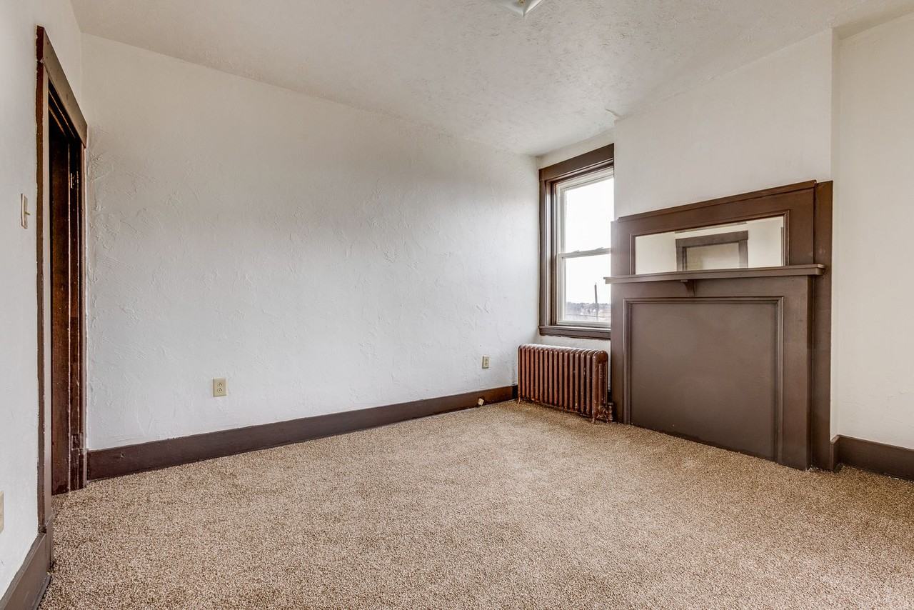 10 - 466 Hays - Photo 6 of 36