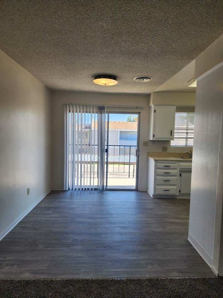 5101 Appleblossom Dr #06 - Photo 4 of 12