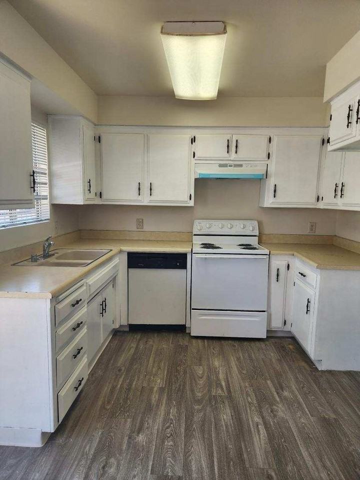 5101 Appleblossom Dr #06 - Photo 5 of 12