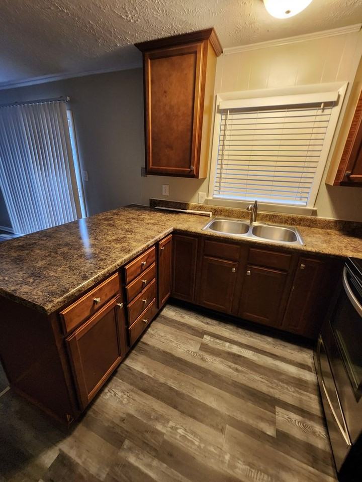 3529 Thomas Ave - Photo 3 of 12