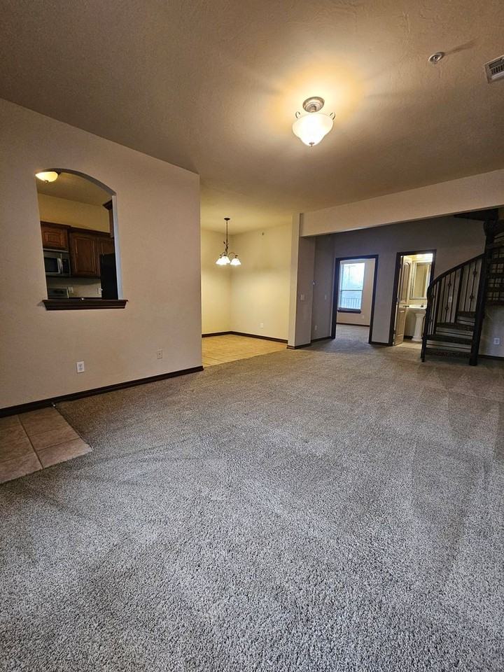 1812 Alameda St #423 - Photo 2 of 16