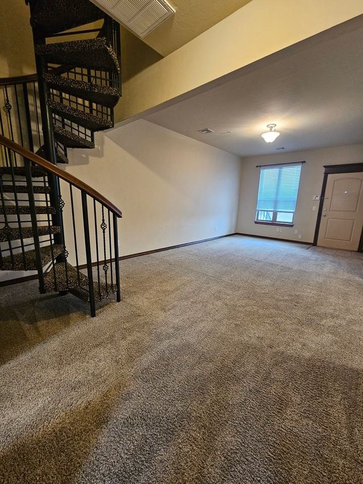 1812 Alameda St #423 - Photo 3 of 16