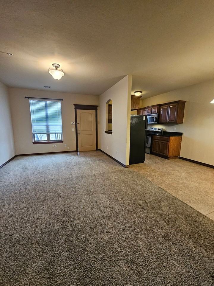 1812 Alameda St #423 - Photo 4 of 16